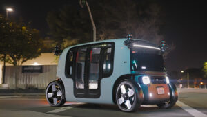 zoox-robotaxi-driving-in-foster-city-at-night